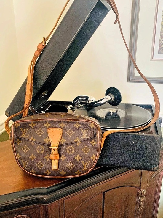 Louis Vuitton Handbags - Louis Vuitton Authentic Vintage Monogram Jeune Fille crossbody / shoulder w/ COA